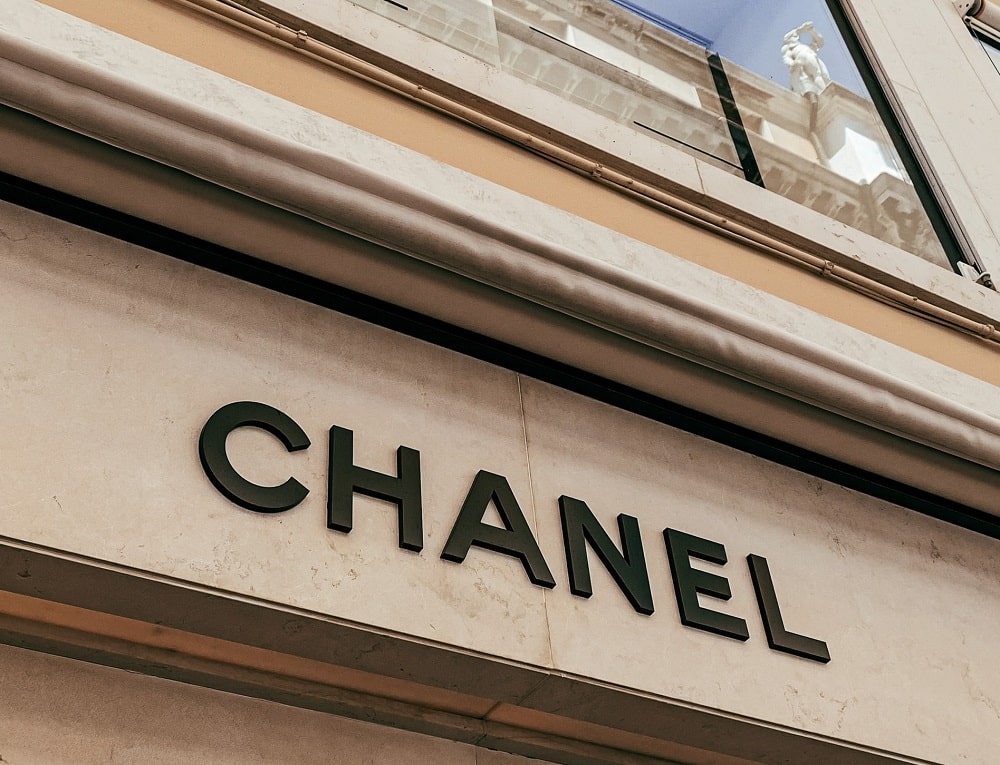 What font does Chanel use for its logo and promo materials